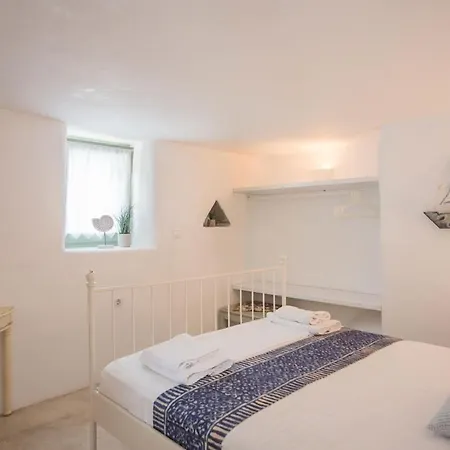 Zoi Isterni (Paros)