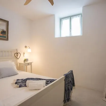Zoi * Isterni (Paros)